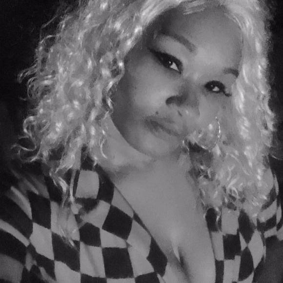 Meet your Posher, Tonya - Picture 1 of 1